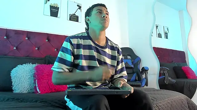 Liamsubtle01 online show from May 14, 11:06 am