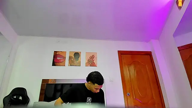Liamsubtle01 online show from May 18, 4:02 pm