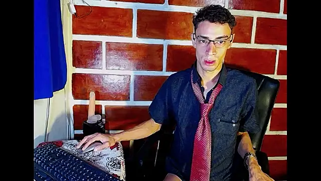 Snapshot of thomson_maxxi chatting on January 13, 12:43 pm thomson maxxi online show from January 13, 12:43 pm