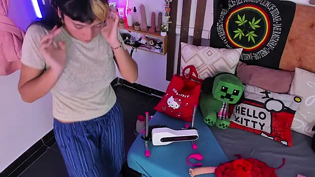MeowMota  online show from May 8, 6:13 pm