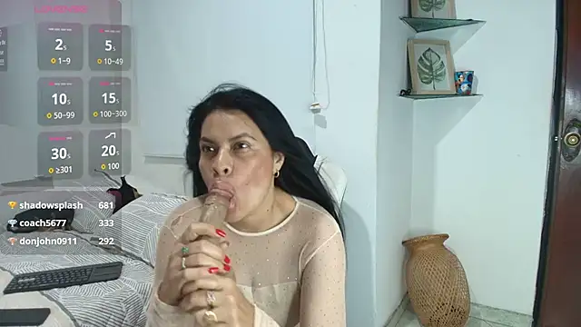 Snapshot of perla_hot4u chatting on July 2, 3:23 am perla hot4u online show from July 2, 3:23 am
