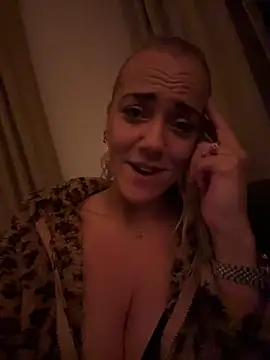 Snapshot of missconly chatting on February 14, 1:46 am missconly online show from February 14, 1:46 am