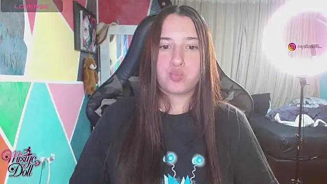 Mysticdooll69 online show from May 17, 9:22 pm