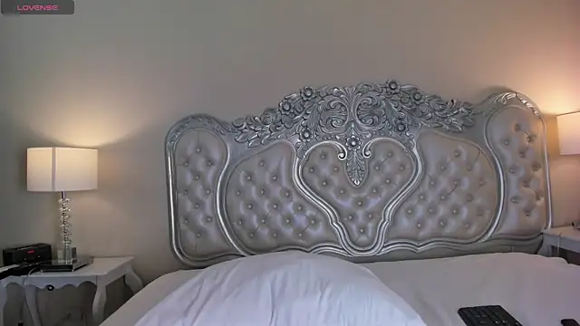 KatheOlson online show from April 30, 8:57 pm