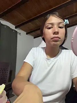 Kitty20205 online show from May 6, 5:35 am