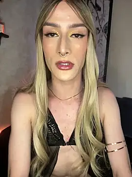 Snapshot of Alana_Stone chatting on April 20, 6:53 pm Alana Stone online show from April 20, 6:53 pm