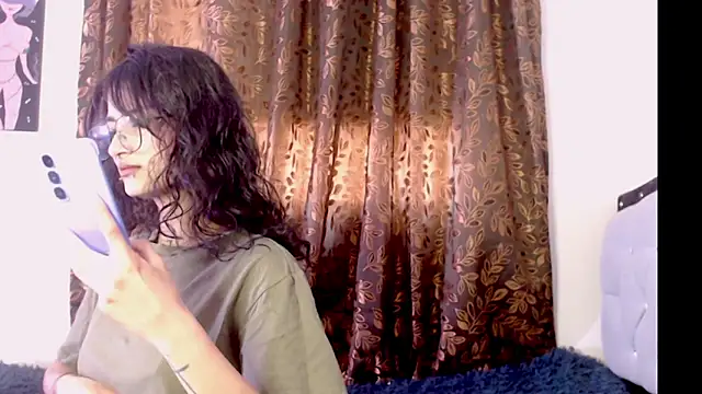 Snapshot of Lili_clan10 chatting on February 10, 9:08 pm Lili clan10 online show from February 10, 9:08 pm