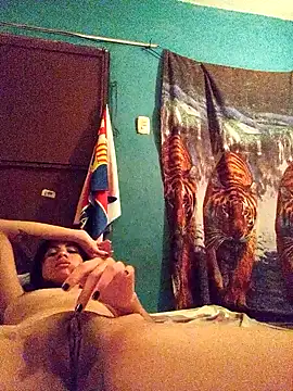 Chiquitoperopeligroso4 online show from February 1, 10:30 pm