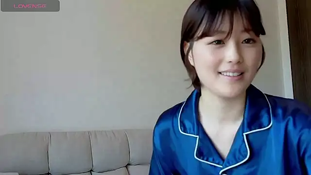 Snapshot of isshiki00 chatting on May 17, 2:09 am isshiki00 online show from May 17, 2:09 am