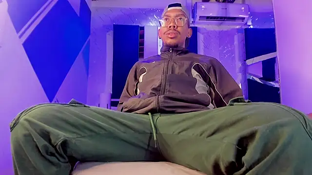 ThiagoBerry online show from March 30, 11:55 am