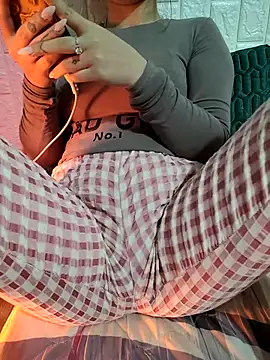 Snapshot of -LunaLust chatting on January 8, 1:57 pm -LunaLust online show from January 8, 1:57 pm