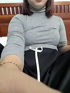 Snapshot of -LunaLust chatting on January 10, 8:27 am -LunaLust online show from January 10, 8:27 am