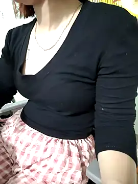 Snapshot of -LunaLust chatting on February 2, 8:35 am -LunaLust online show from February 2, 8:35 am