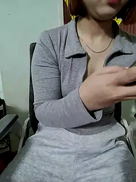 Snapshot of -LunaLust chatting on February 3, 4:43 am -LunaLust online show from February 3, 4:43 am