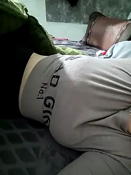 Snapshot of -LunaLust chatting on February 5, 1:10 am -LunaLust online show from February 5, 1:10 am