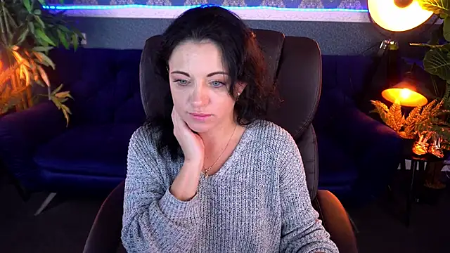 Dafni Monn online show from November 21, 6:45 am