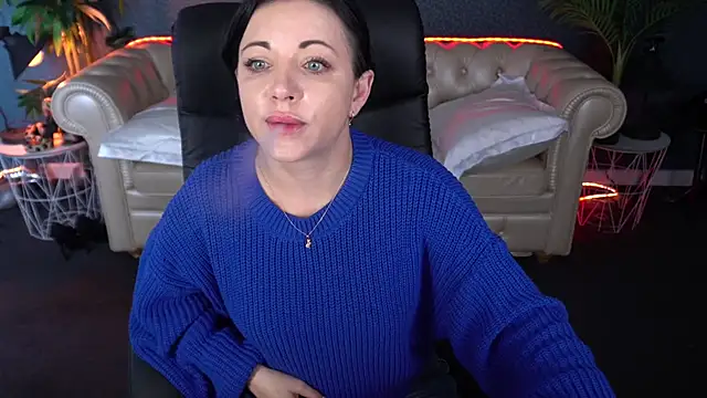 Snapshot of Dafni_Monn chatting on April 22, 12:50 pm Dafni Monn online show from April 22, 12:50 pm