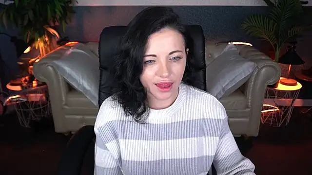 Snapshot of Dafni_Monn chatting on April 23, 5:52 am Dafni Monn online show from April 23, 5:52 am