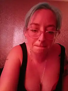 mommamilf69 online show from January 9, 10:29 am