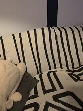 mommamilf69 online show from April 4, 11:35 pm