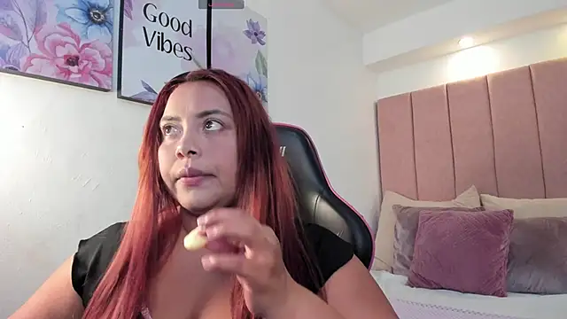 Snapshot of tatikanyx chatting on April 8, 11:54 am tatikanyx online show from April 8, 11:54 am