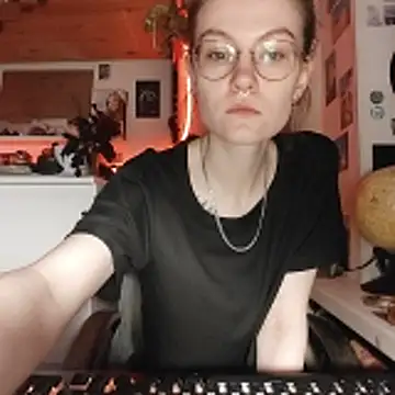 Snapshot of Shy_Bamby chatting on April 5, 5:32 pm Shy Bamby online show from April 5, 5:32 pm