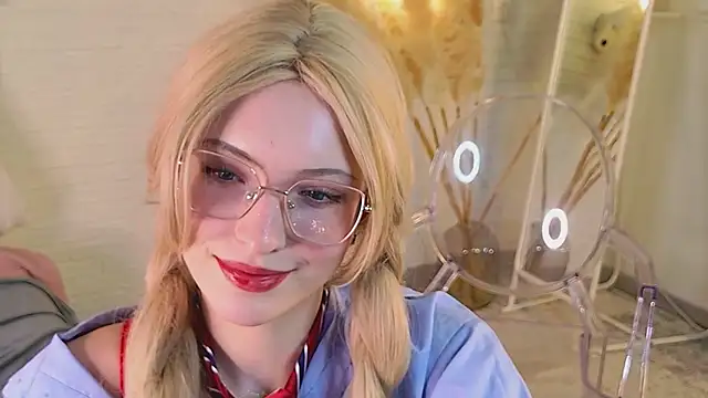 Snapshot of Yayaa_Love chatting on March 15, 4:13 pm Yayaa Love online show from March 15, 4:13 pm