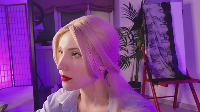 Snapshot of Yayaa_Love chatting on March 18, 4:54 pm Yayaa Love online show from March 18, 4:54 pm