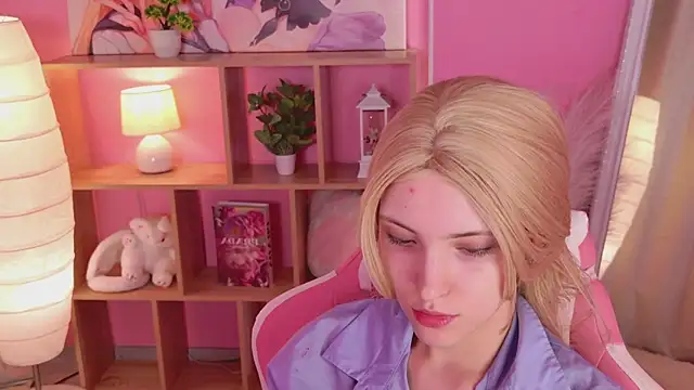 Snapshot of Yayaa_Love chatting on March 24, 6:18 am Yayaa Love online show from March 24, 6:18 am