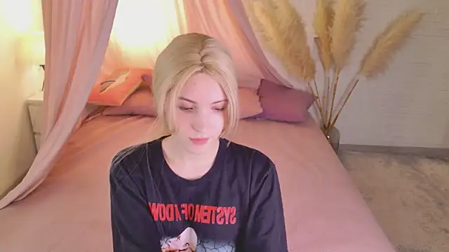 Snapshot of Yayaa_Love chatting on March 26, 1:49 pm Yayaa Love online show from March 26, 1:49 pm