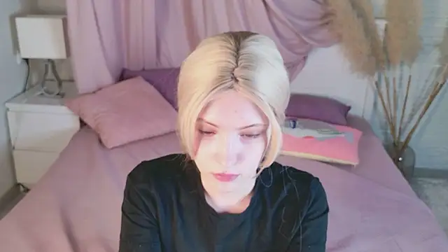 Snapshot of Yayaa_Love chatting on April 4, 2:03 pm Yayaa Love online show from April 4, 2:03 pm