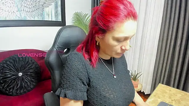 VictoriaPaker online show from March 25, 10:10 am