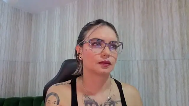 Snapshot of zarcasutra_t chatting on April 25, 1:41 pm zarcasutra t online show from April 25, 1:41 pm
