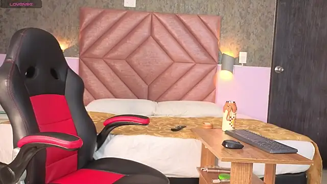 tabata monroe online show from January 14, 7:30 pm