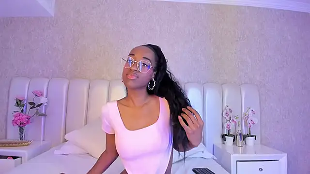 Snapshot of Julianiita_ chatting on February 14, 1:30 pm Julianiita online show from February 14, 1:30 pm