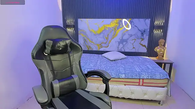 Dark Desiree18 online show from March 15, 9:04 am