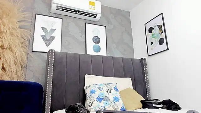 Anikka Albrite  online show from January 16, 1:26 pm