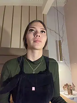 EmmaJhoons online show from March 29, 10:15 am