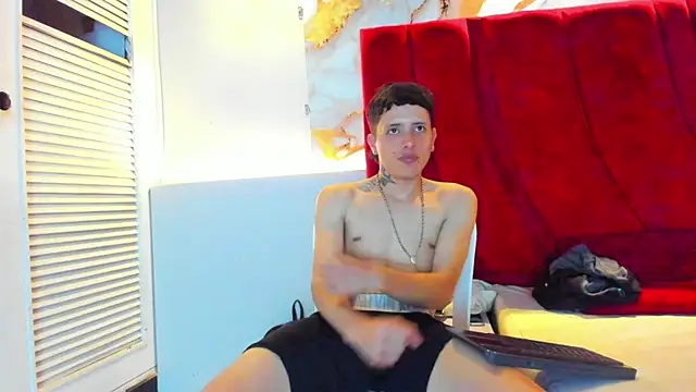 ESTEBAN 2102 online show from January 15, 7:50 pm