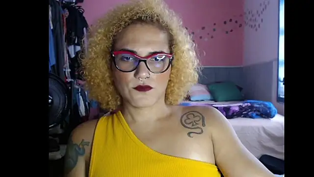 Snapshot of Queen_Domme_de_paus chatting on February 2, 6:06 pm Queen Domme de paus online show from February 2, 6:06 pm