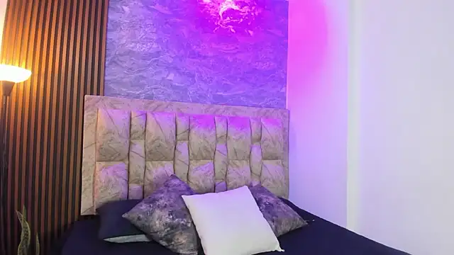 katy giil  online show from February 9, 6:45 pm