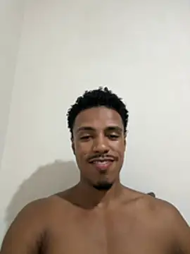 Snapshot of LorenzoBlack27 chatting on March 18, 12:36 am LorenzoBlack27 online show from March 18, 12:36 am