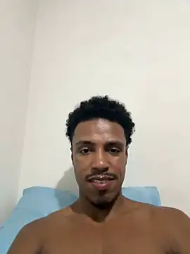 Snapshot of LorenzoBlack27 chatting on March 24, 12:26 am LorenzoBlack27 online show from March 24, 12:26 am