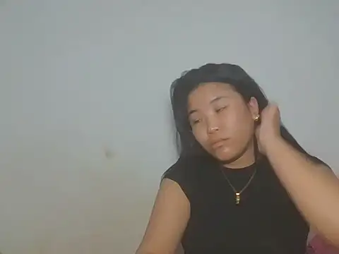 Zyeiii online show from April 29, 6:36 pm