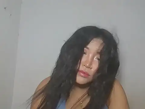 Zyeiii online show from May 17, 6:37 pm