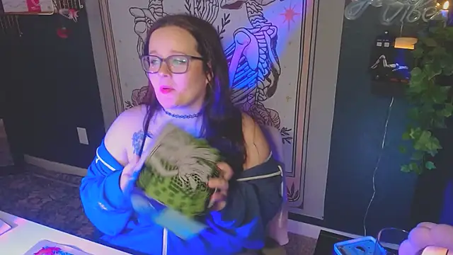 Snapshot of HazeyViolet333 chatting on March 27, 9:14 pm HazeyViolet333 online show from March 27, 9:14 pm