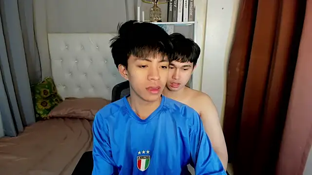 Snapshot of davincihugecock chatting on February 17, 4:35 pm davincihugecock online show from February 17, 4:35 pm