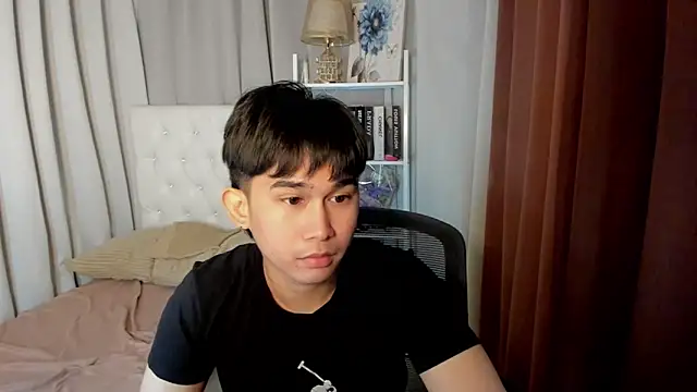 Snapshot of davincihugecock chatting on February 24, 4:38 pm davincihugecock online show from February 24, 4:38 pm