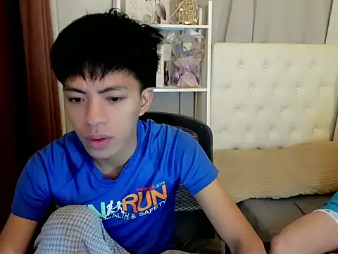 Snapshot of davincihugecock chatting on February 26, 4:39 pm davincihugecock online show from February 26, 4:39 pm