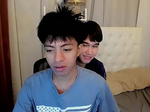 Snapshot of davincihugecock chatting on February 27, 4:29 pm davincihugecock online show from February 27, 4:29 pm